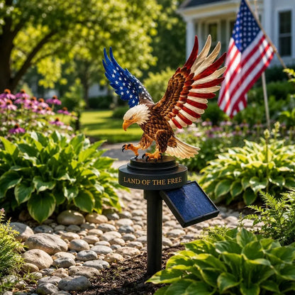 🔥Solar Eagle Garden Light – A Glowing Tribute to American Freedom