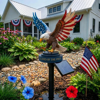🔥Solar Eagle Garden Light – A Glowing Tribute to American Freedom