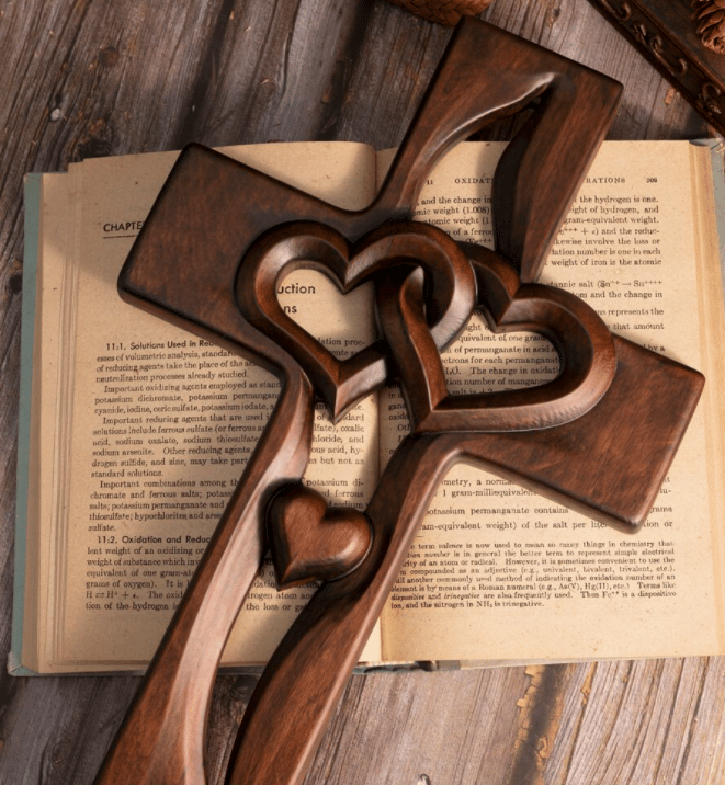 🔥 Last Day 49% OFF – Hand-Carved Intertwined Hearts Wooden Cross ❤️ Perfect Wedding & Anniversary Gift ✝️💞