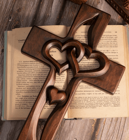 🔥 Last Day 49% OFF – Hand-Carved Intertwined Hearts Wooden Cross ❤️ Perfect Wedding & Anniversary Gift ✝️💞